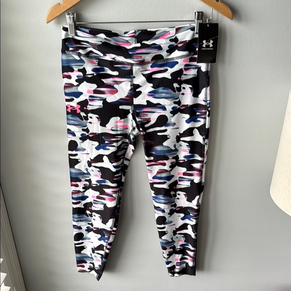 NWT Under Armour Girls Camo Crop Leggings - Black, White, Pink